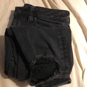 Black knee ripped American Eagle jeans
